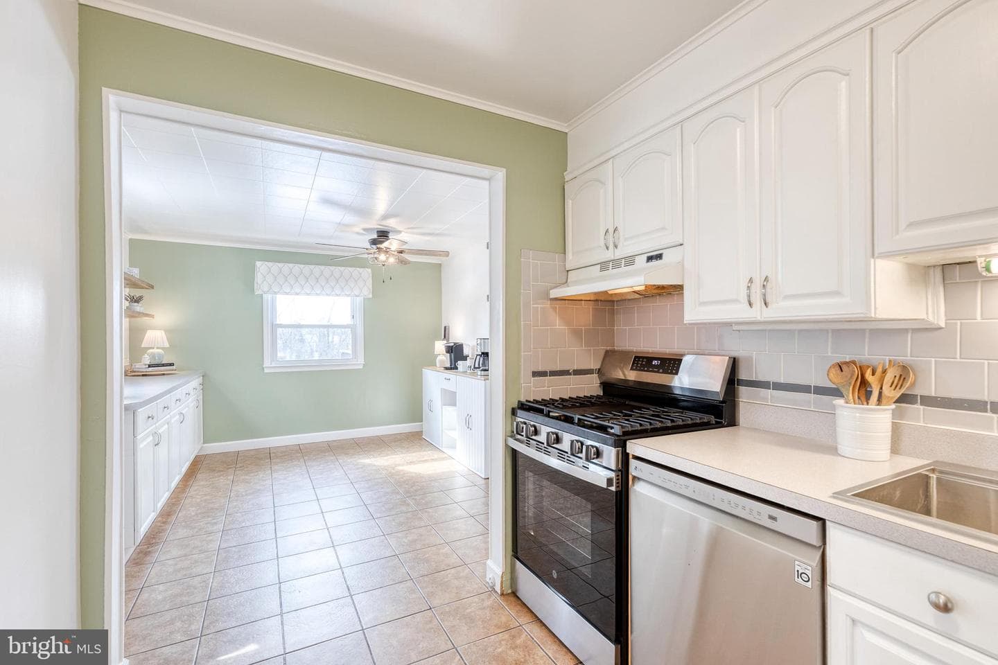 611 Goucher Avenue photo 11