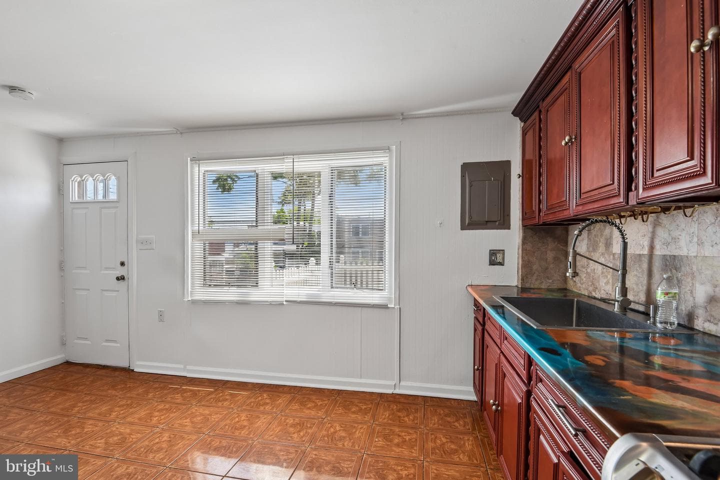7905 Eastdale Road photo 5