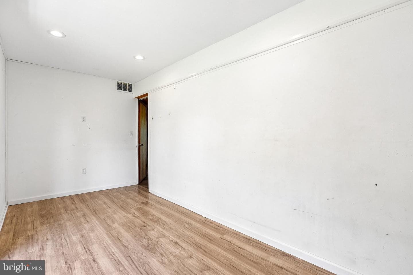 5509 East Avenue photo 16
