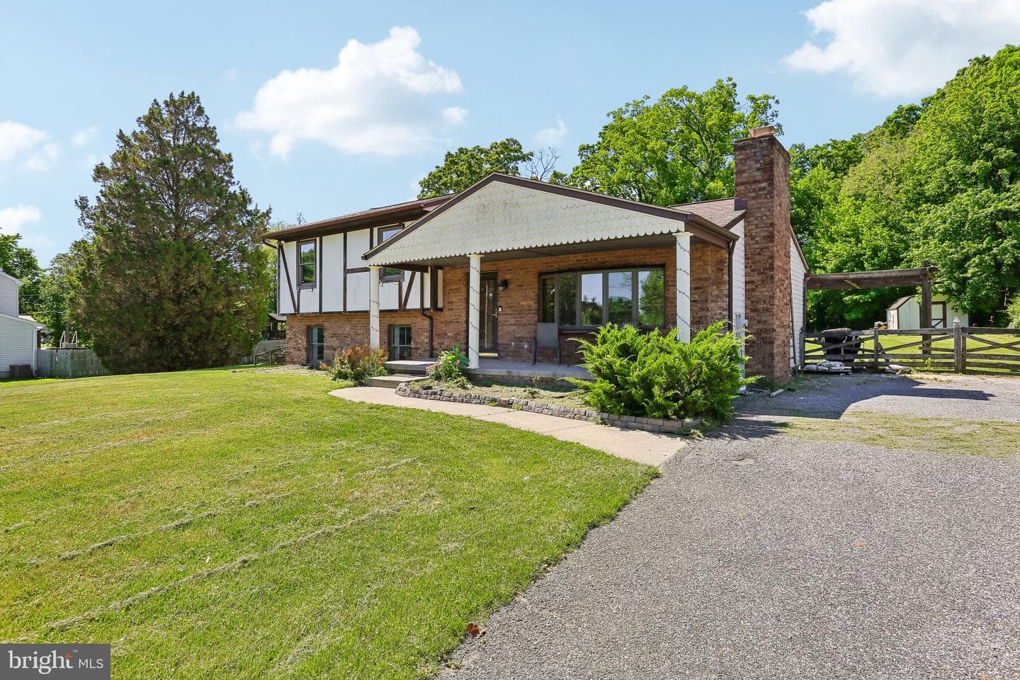 5509 East Avenue photo 3
