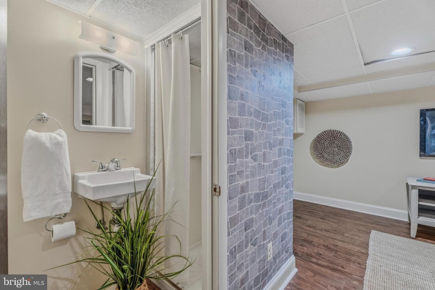 209 Burke Avenue photo 28