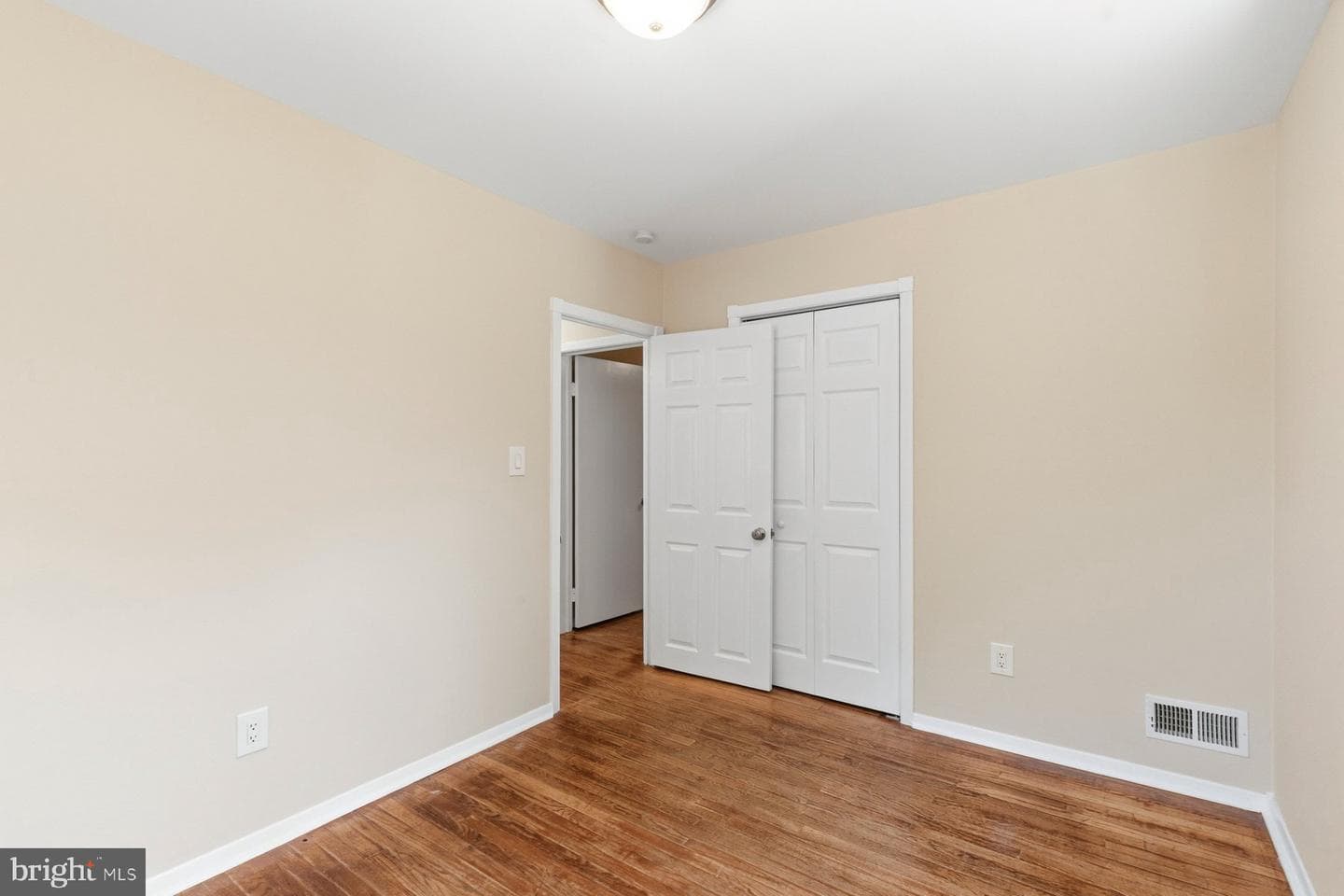 9704 Oakdale Avenue photo 27