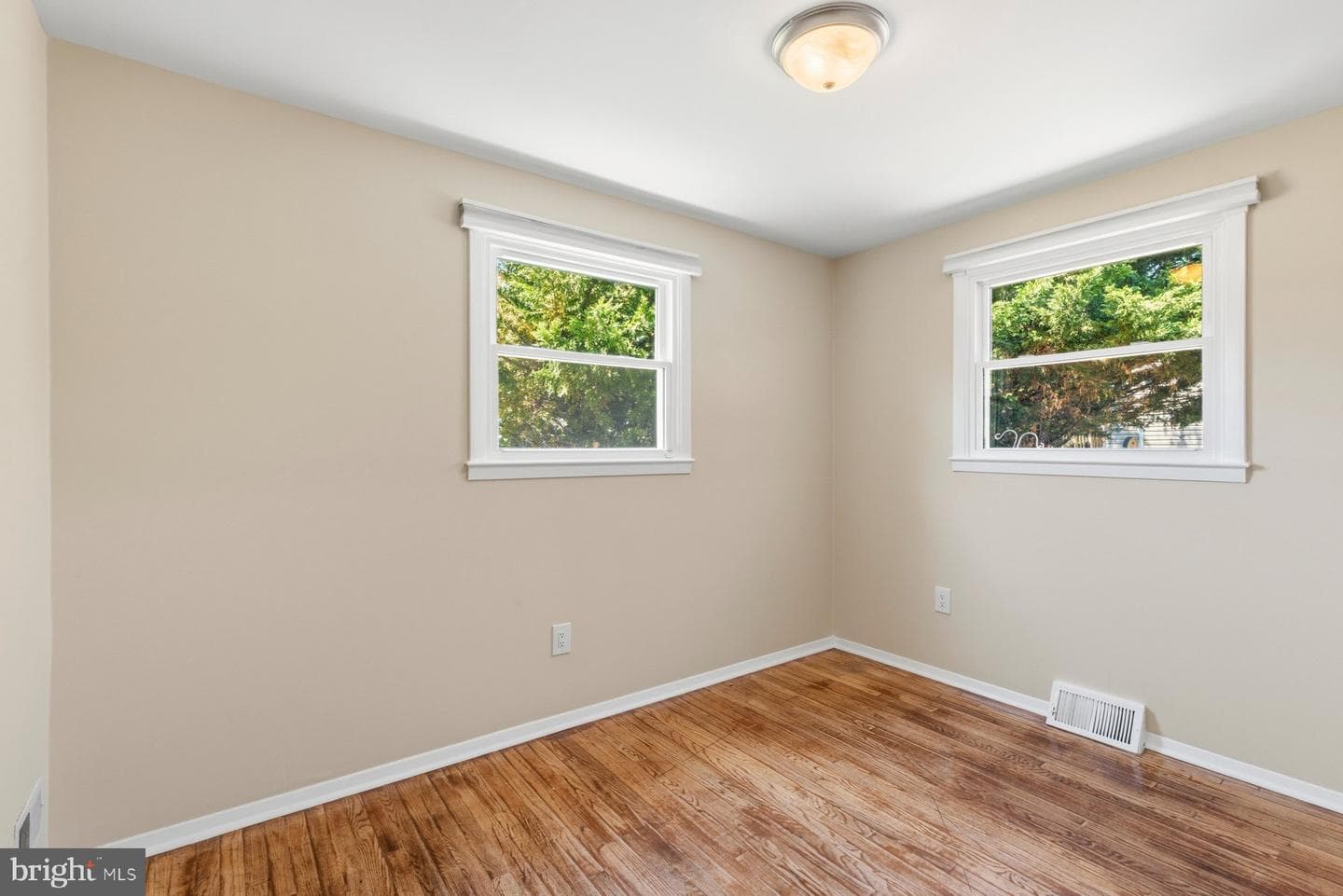 9704 Oakdale Avenue photo 28