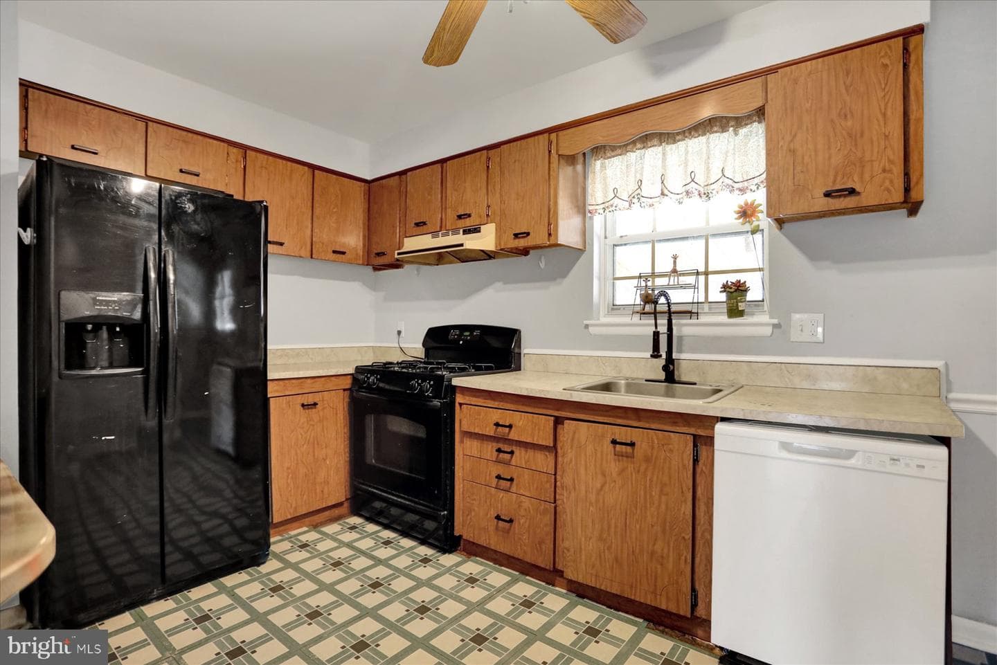 959 Elm Road photo 6