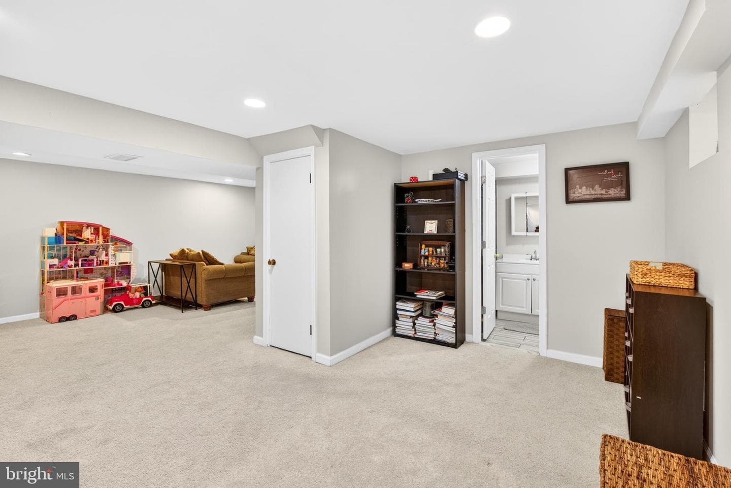 315 Osborne Avenue photo 37