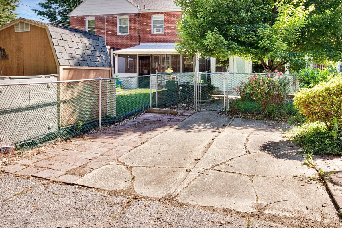 1016 Winsford Road photo 40