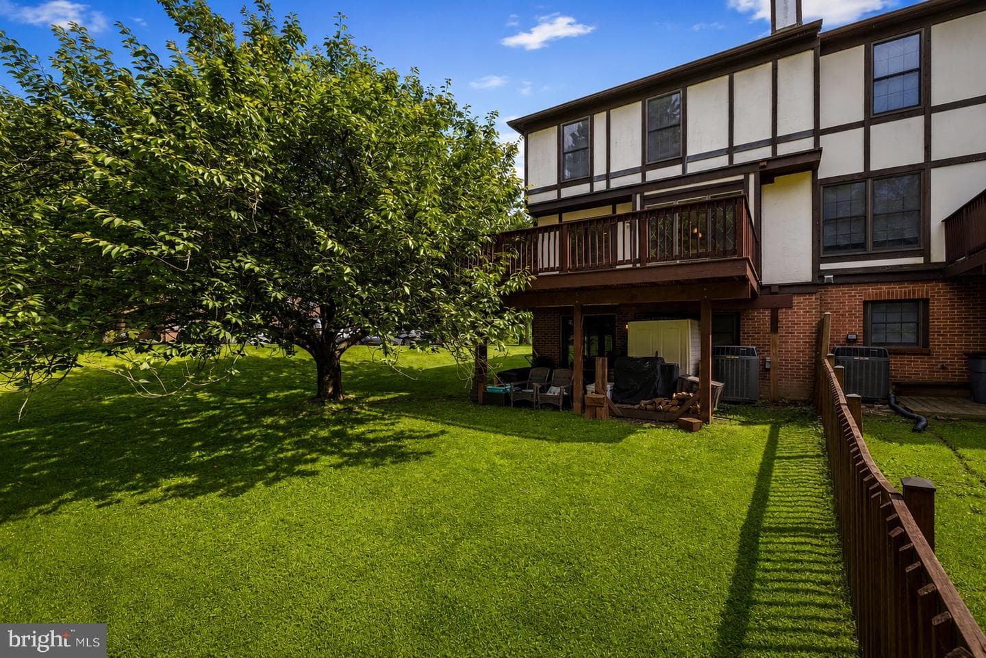 56 Rhodes Place photo 41