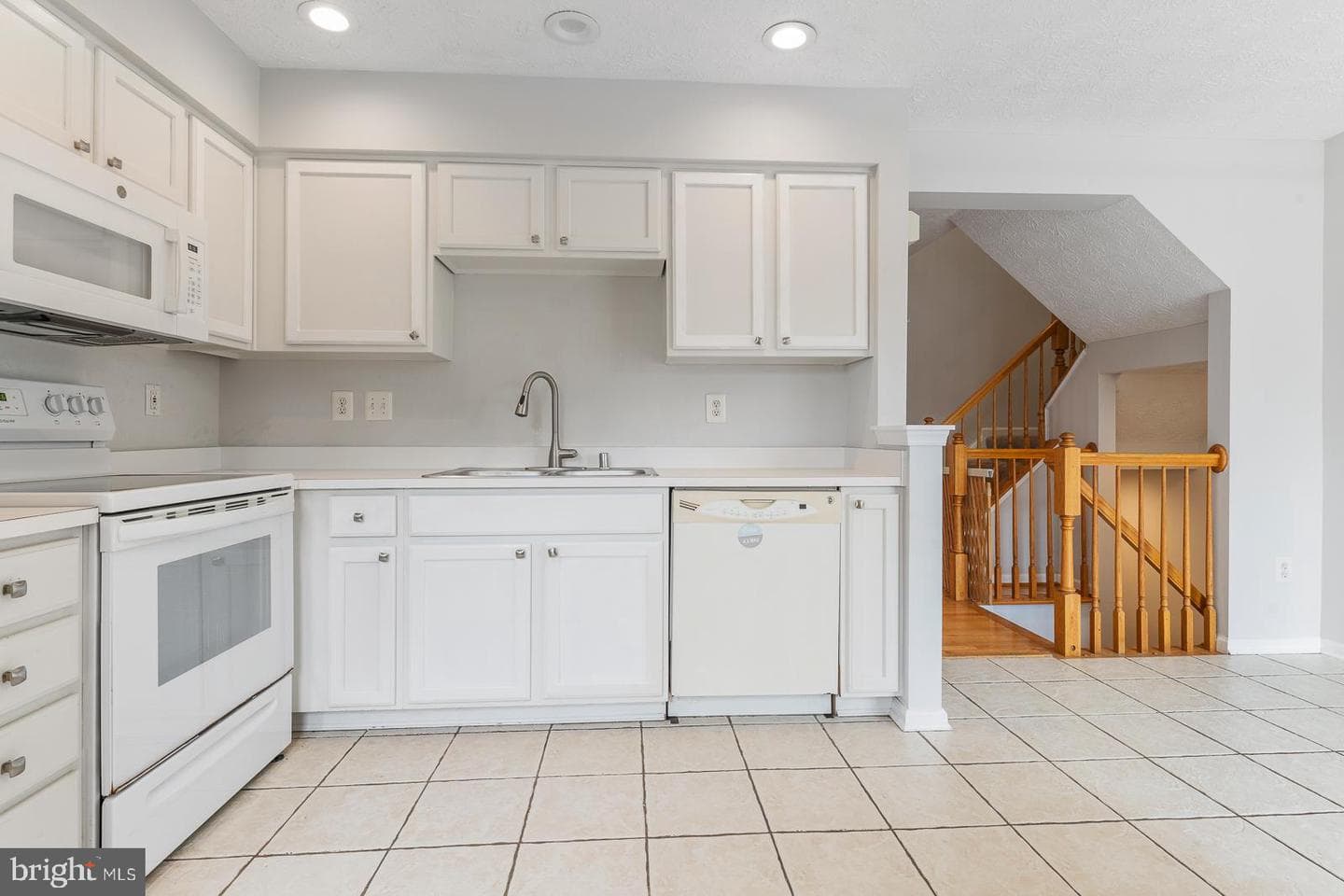 9332 Vanguard Court photo 8
