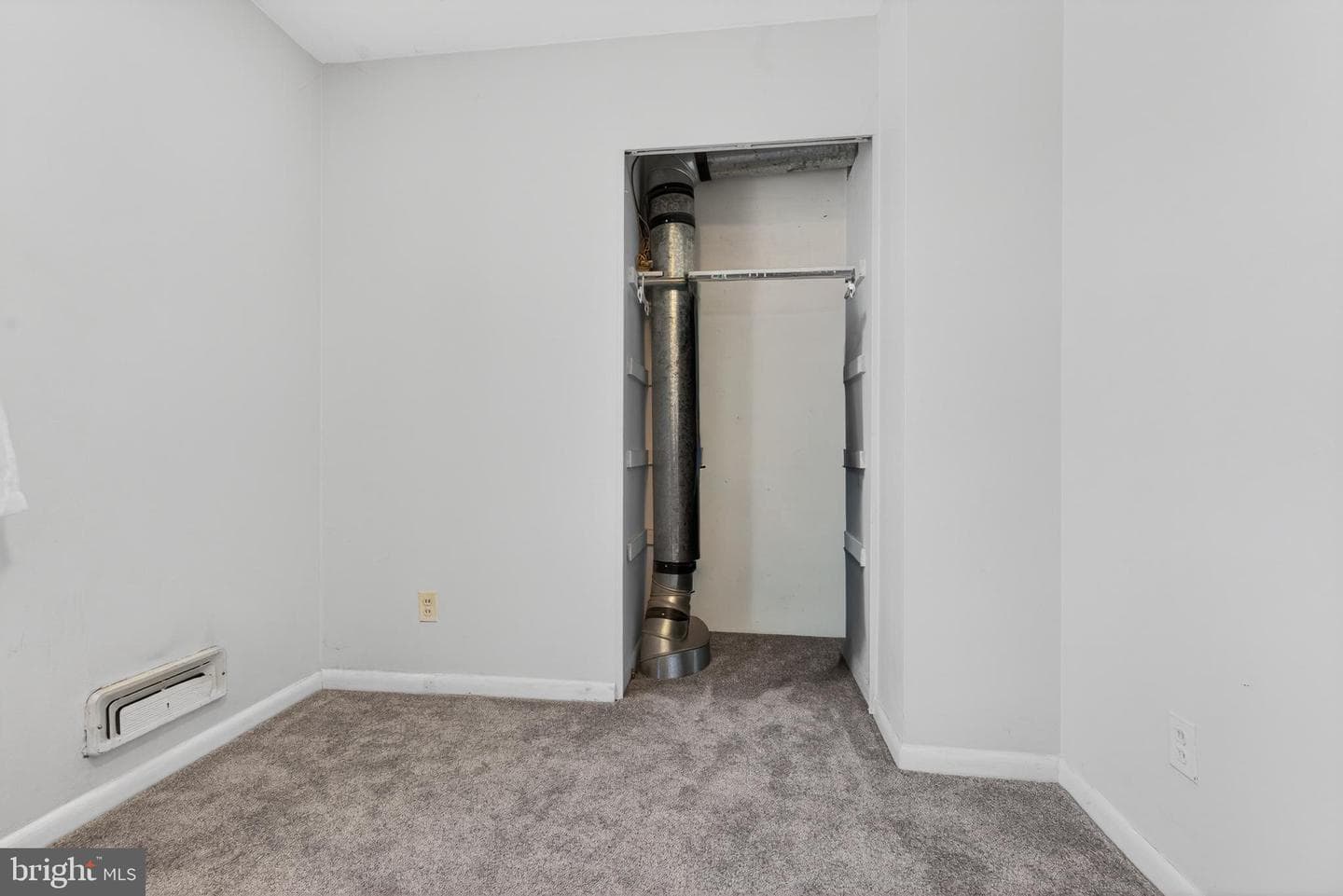 1626 Charmuth Road photo 23