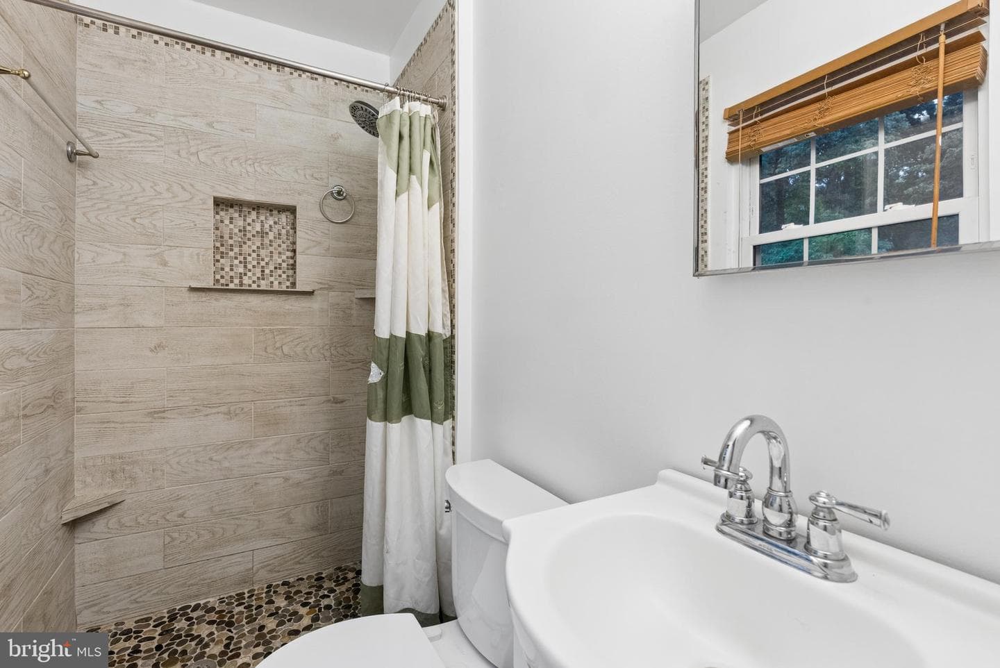 404 Crosby photo 19