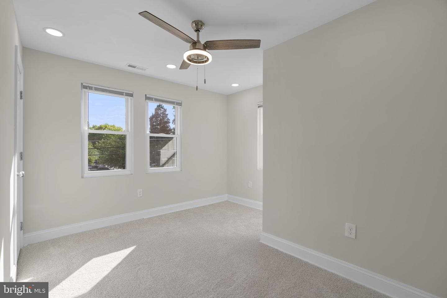 5916 Montgomery Street photo 24