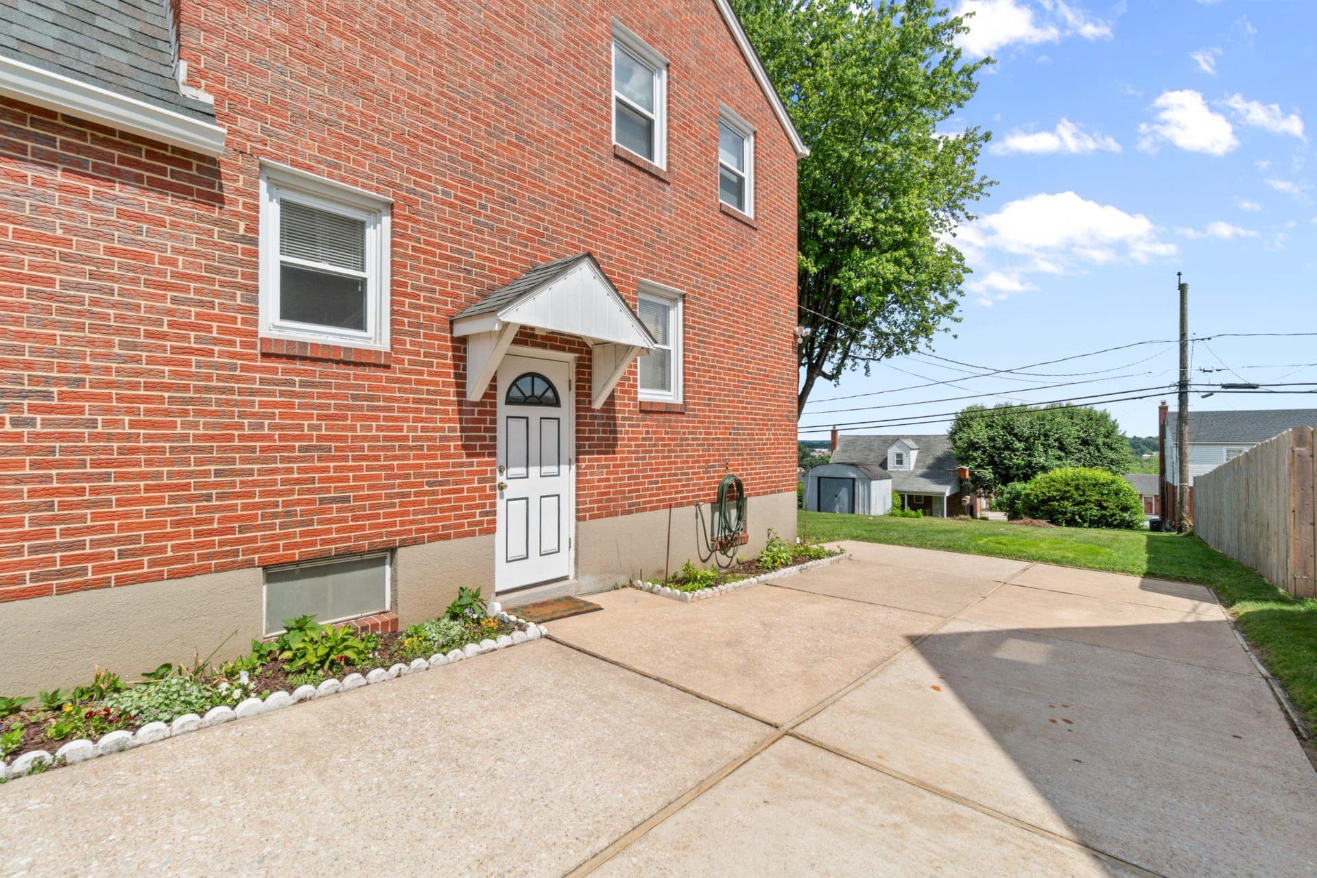 8017 Neighbors Avenue photo 18