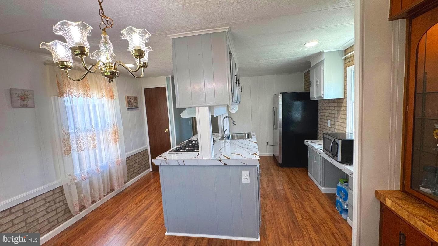 28 Rockywood Lane photo 13