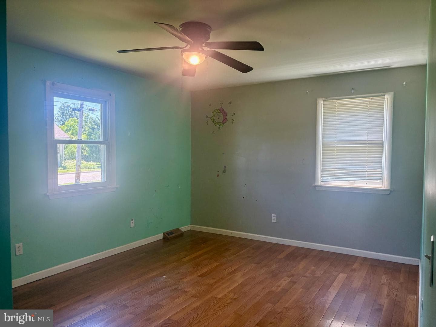 259 E Chatsworth Avenue photo 8