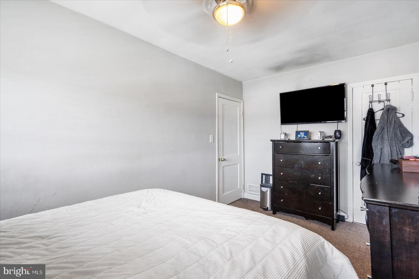 909 Arncliffe Road photo 24