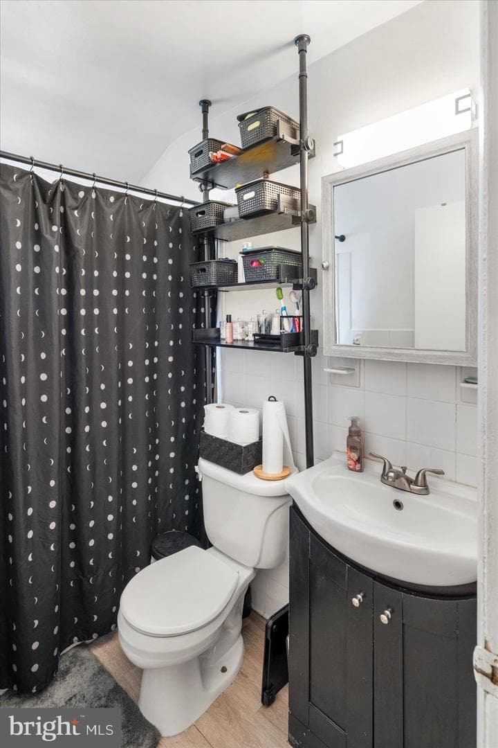 909 Arncliffe Road photo 26