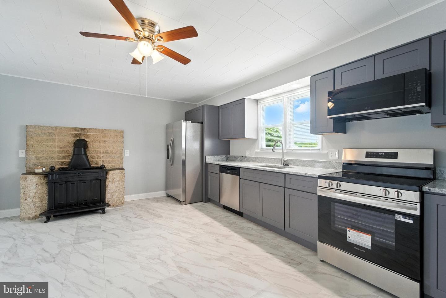 1608 Howard photo 16
