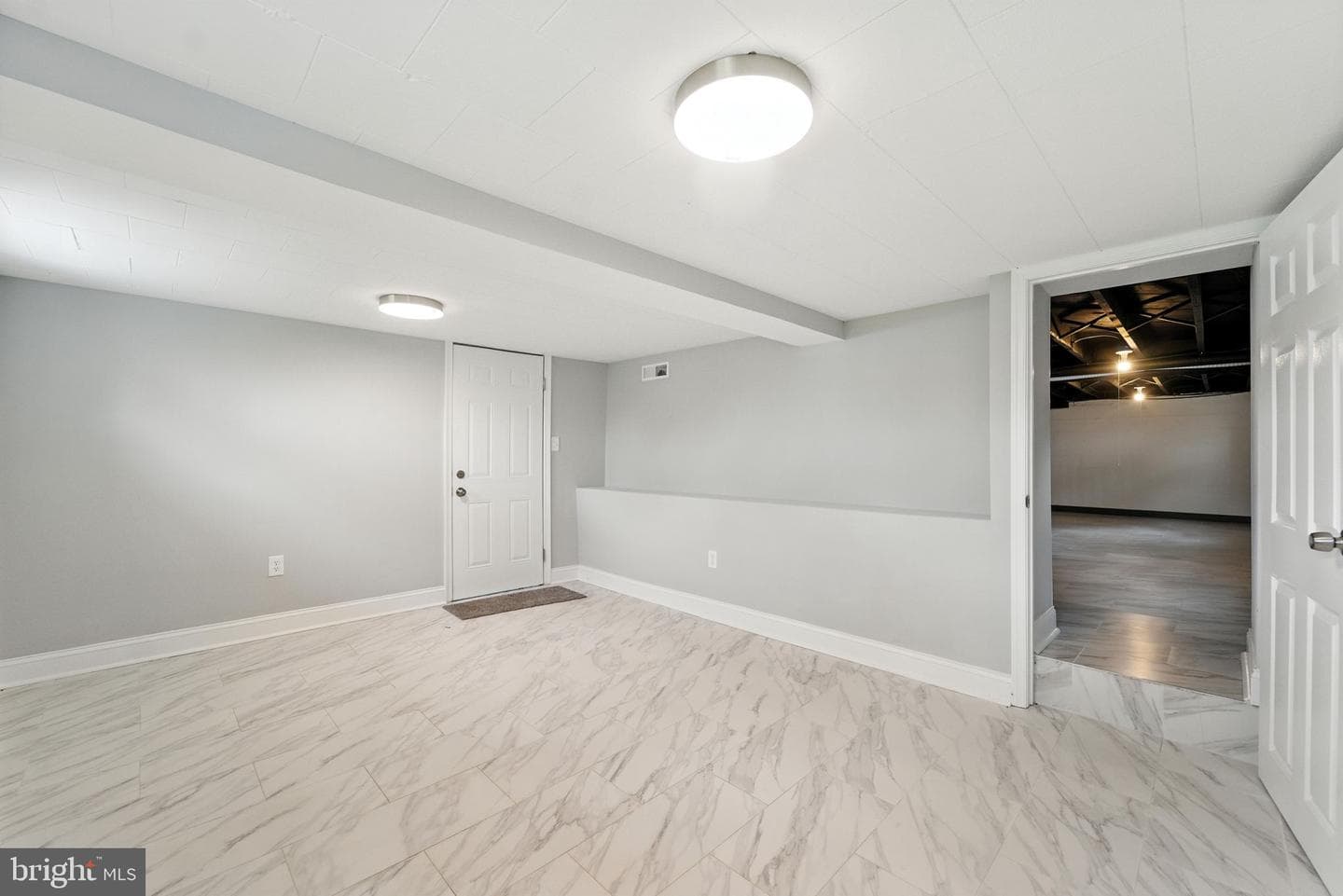 1608 Howard photo 24