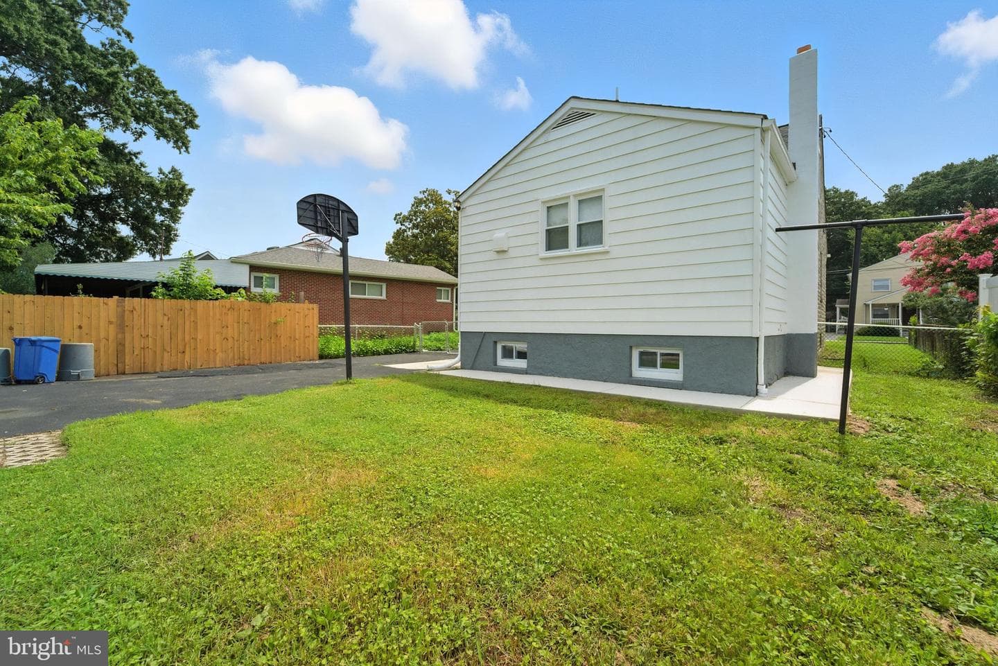 1608 Howard photo 29