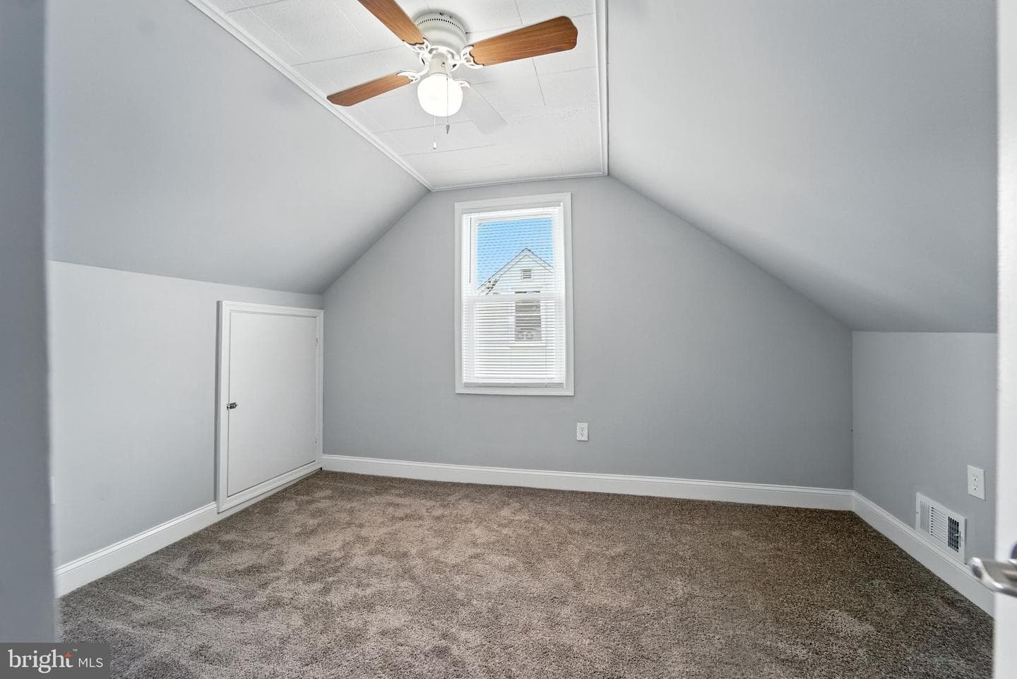 1608 Howard photo 7