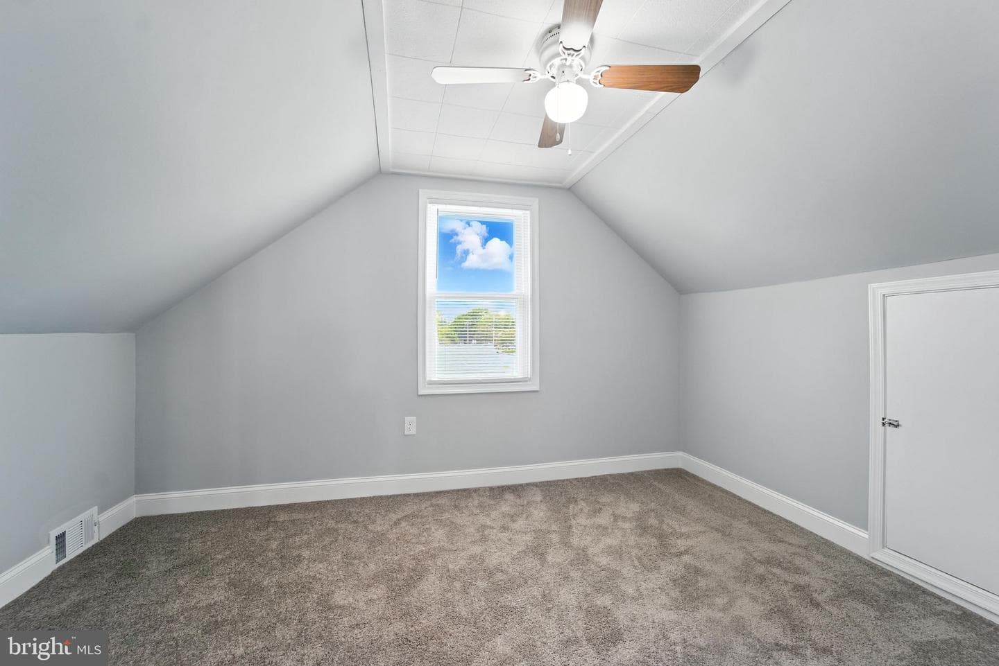1608 Howard photo 9