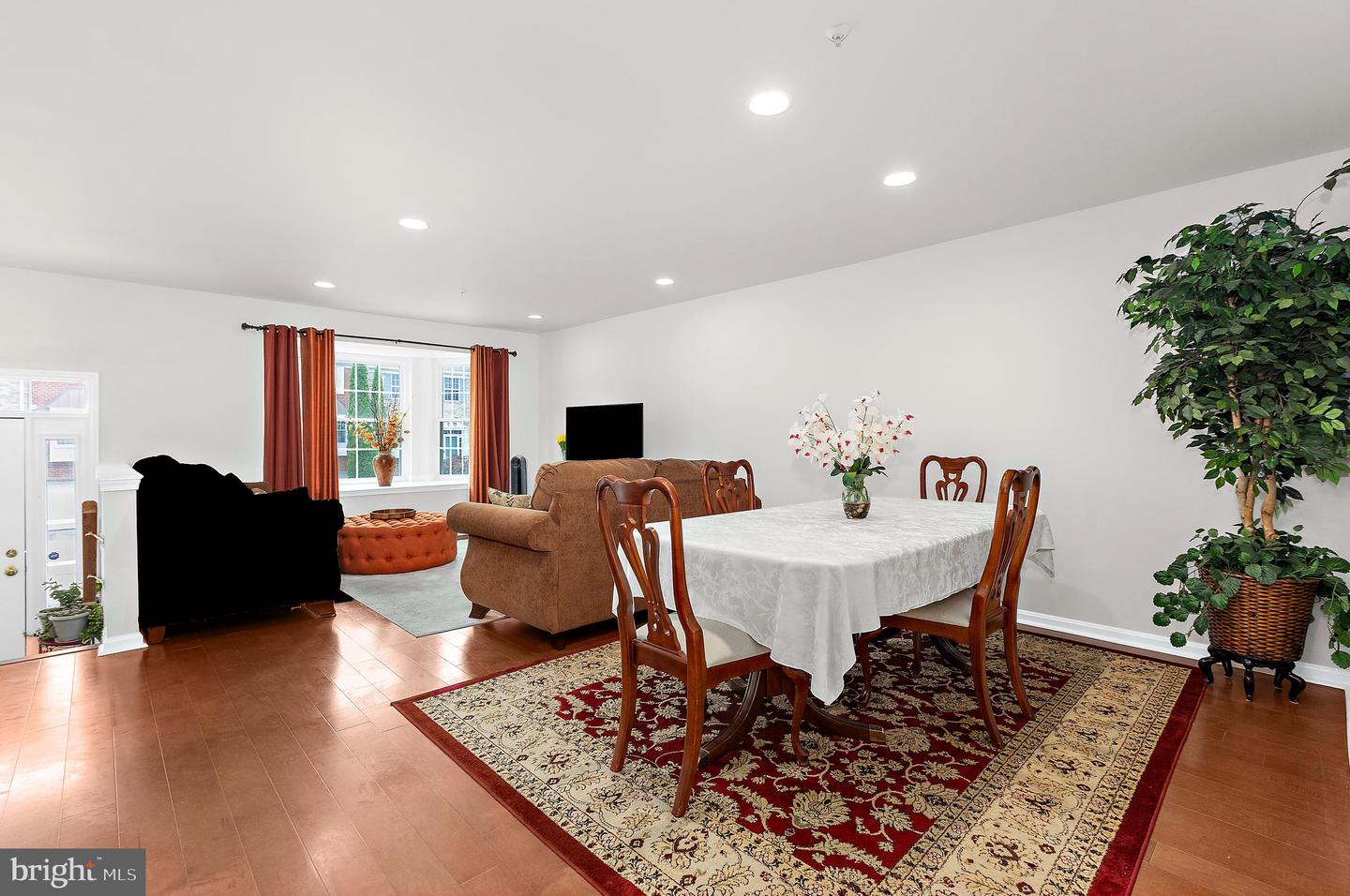 9534 Georgian Way photo 8