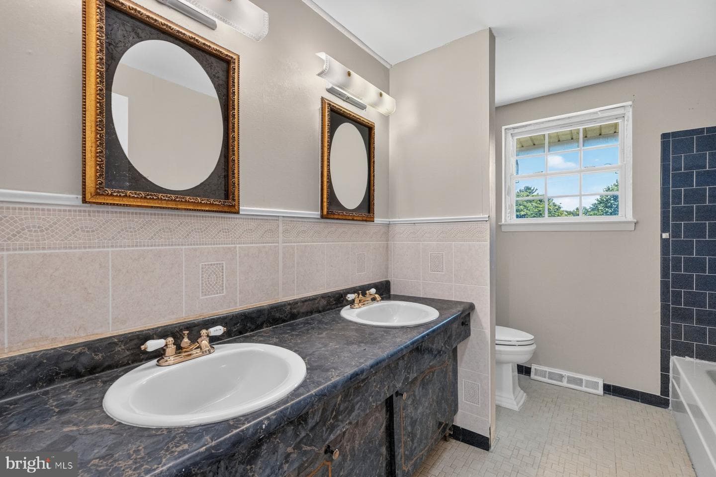 9922 Hoyt Cir photo 30