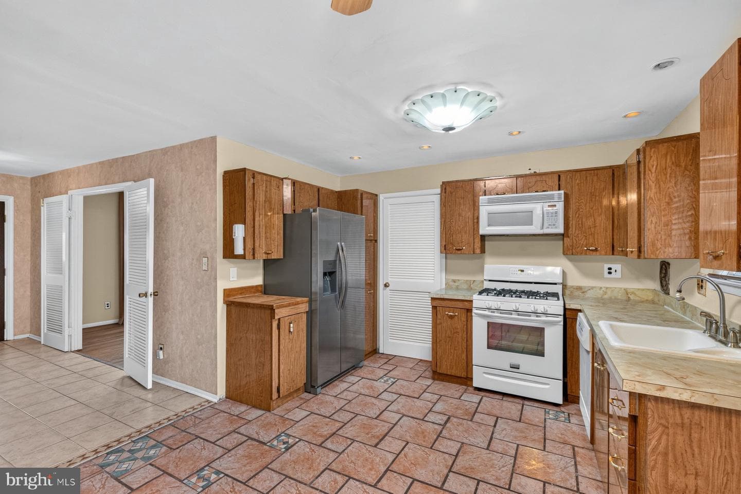 9922 Hoyt Cir photo 8