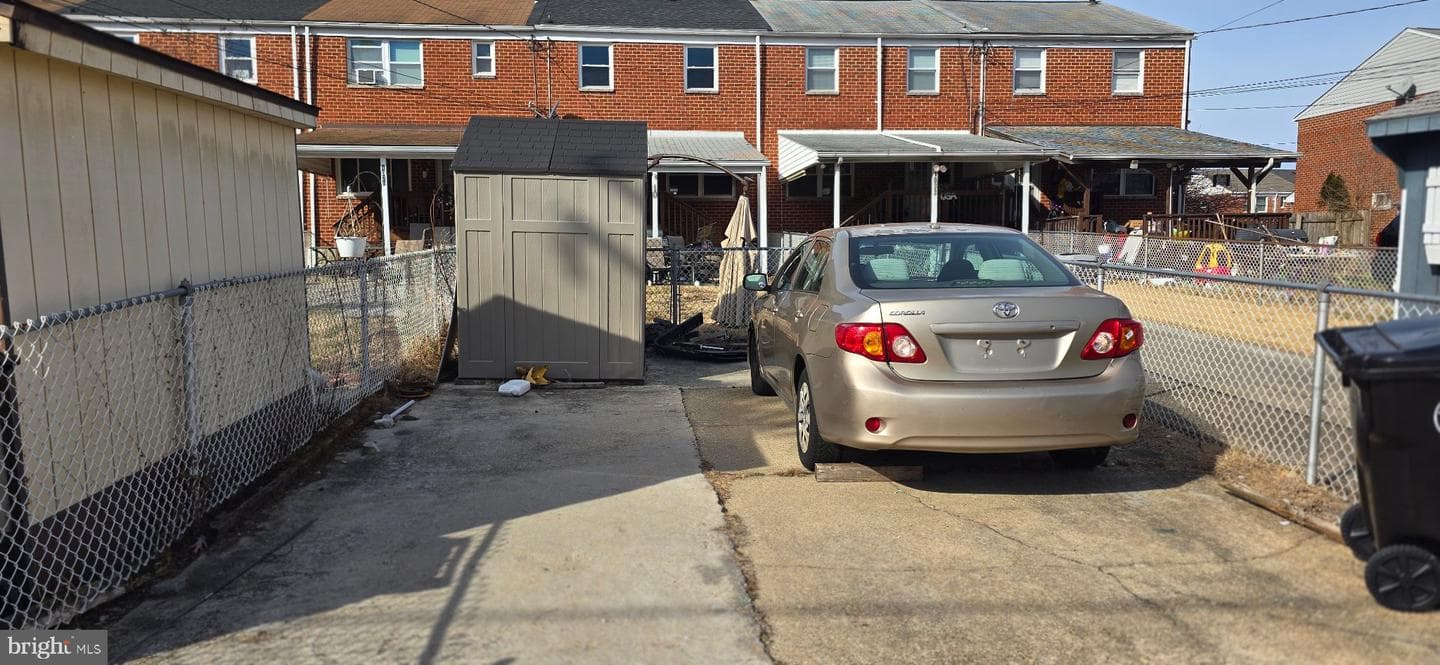 1031 Foxwood Ln photo 17