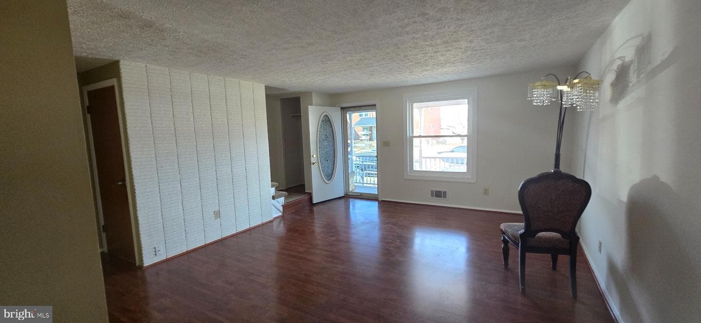 1031 Foxwood Ln photo 3