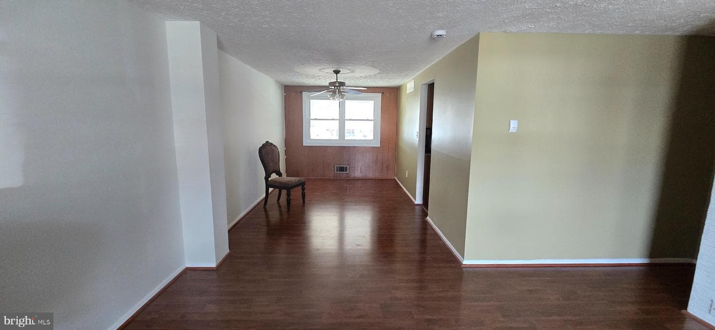 1031 Foxwood Ln photo 4