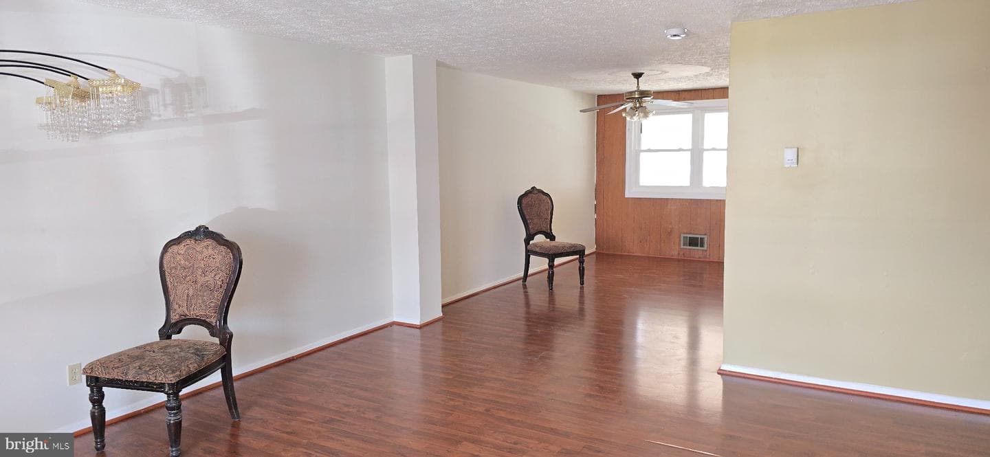 1031 Foxwood Ln photo 6