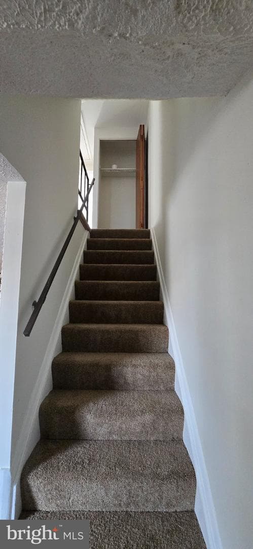 1031 Foxwood Ln photo 9