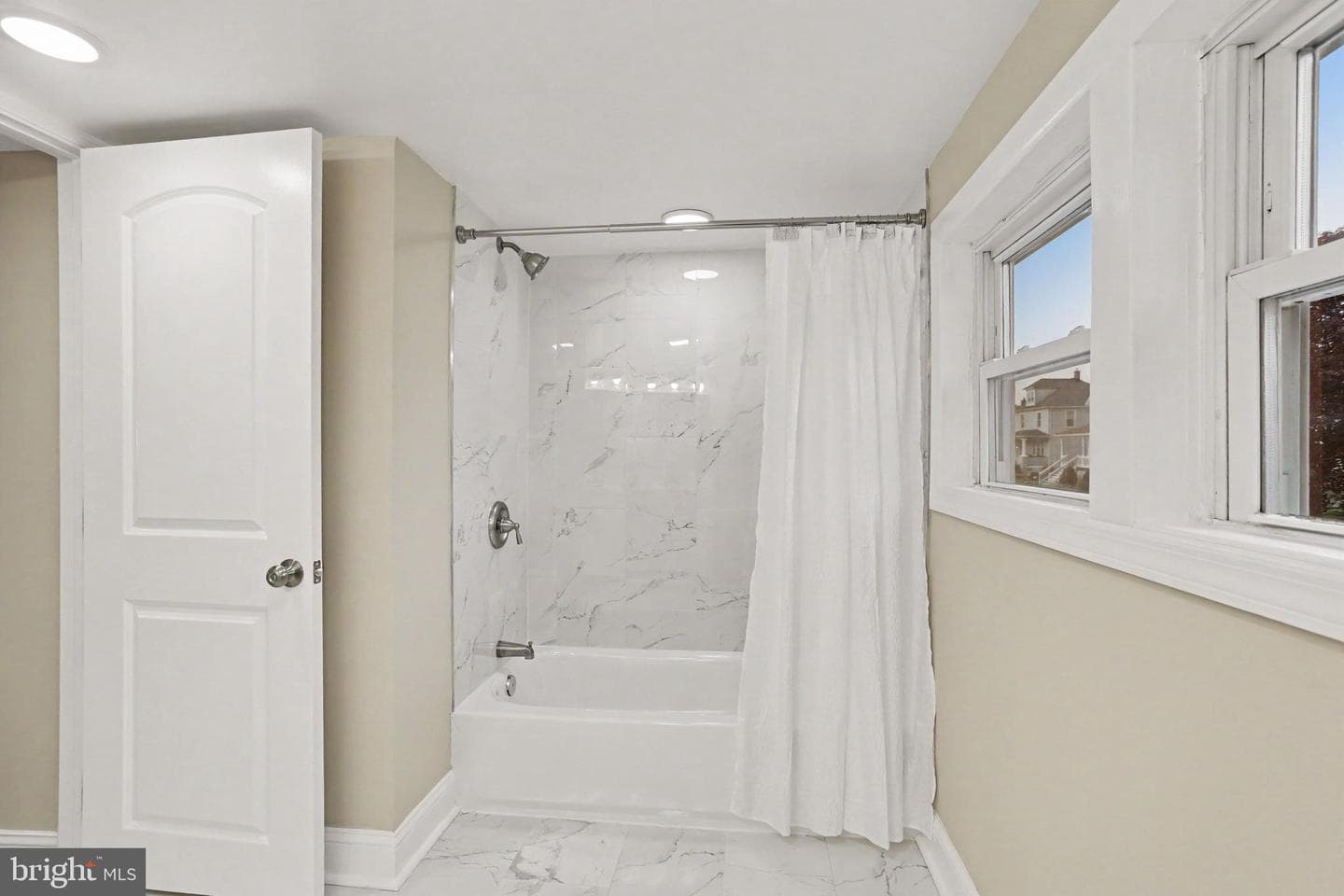 125 Leslie Avenue photo 18