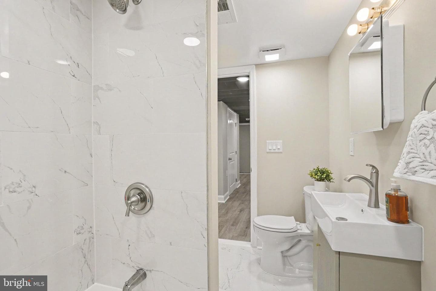 125 Leslie Avenue photo 21