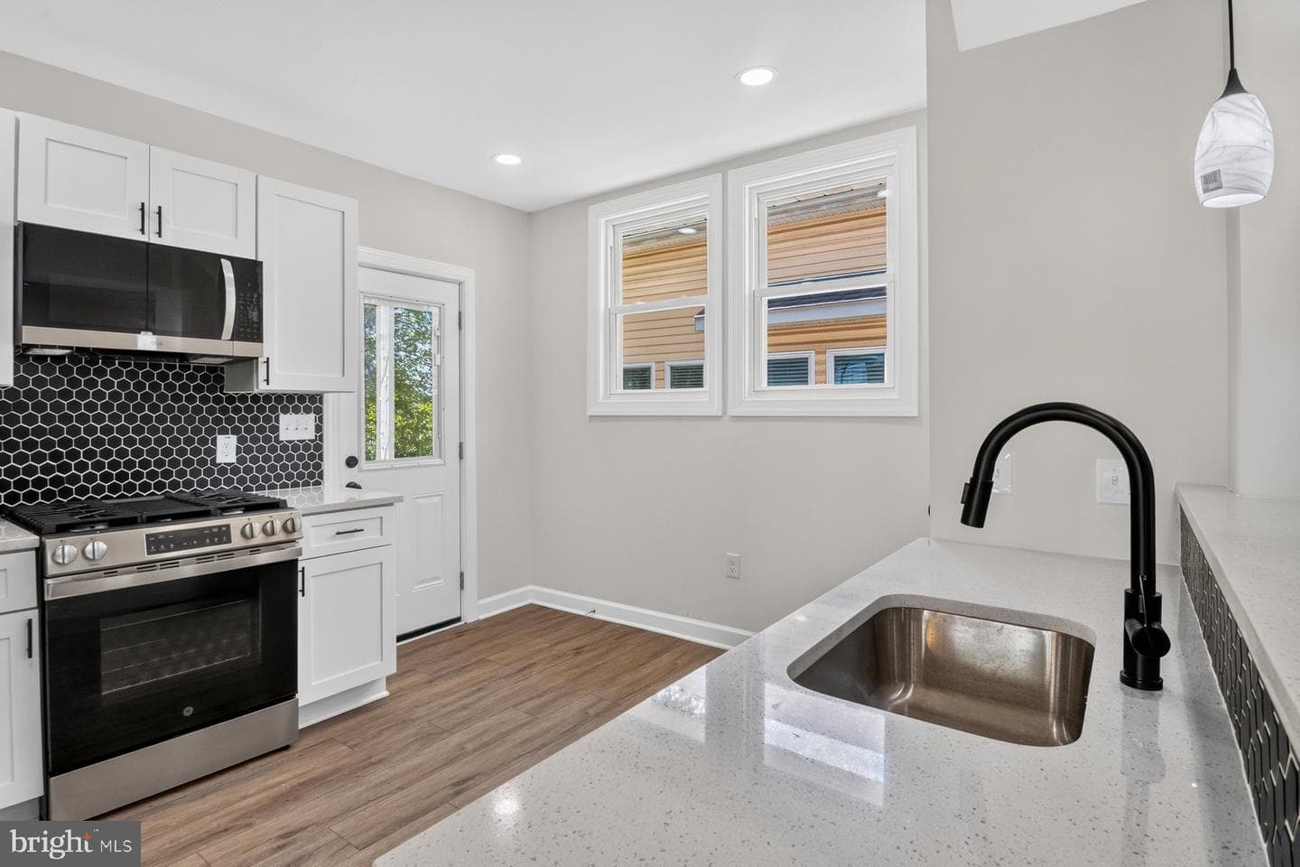 27 Glenwood Avenue photo 8