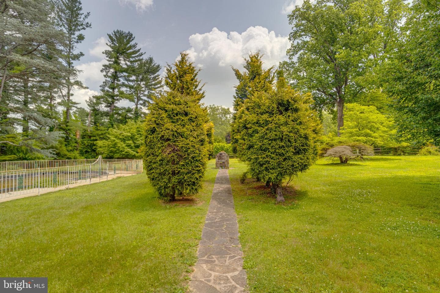 500 Stratford Ct photo 10