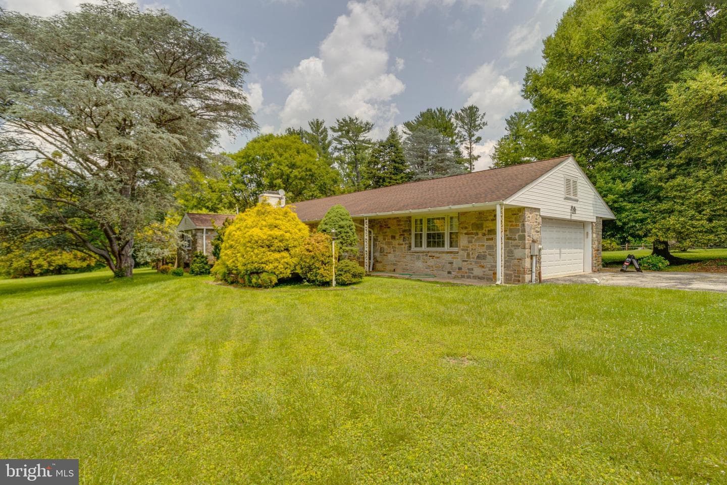 500 Stratford Ct photo 3