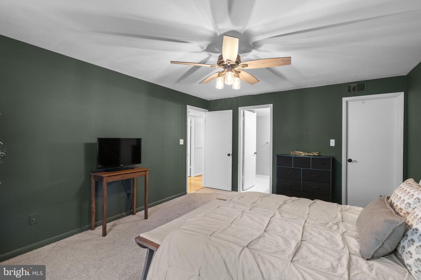 1 Elphin Court #301 photo 18
