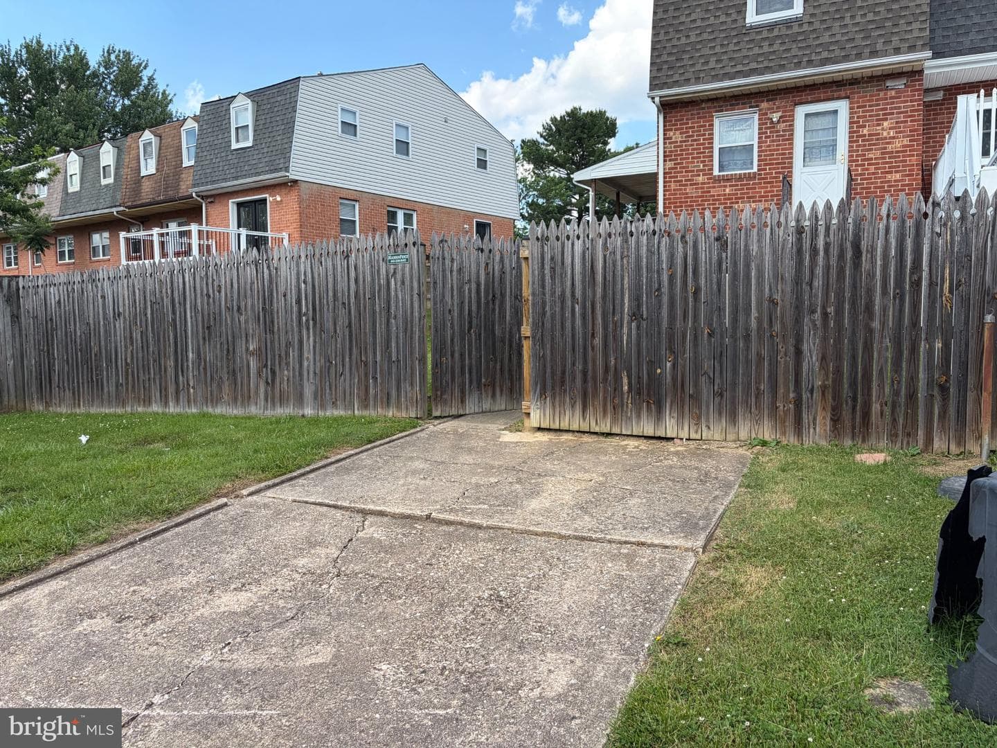 638 Kingston Road photo 16