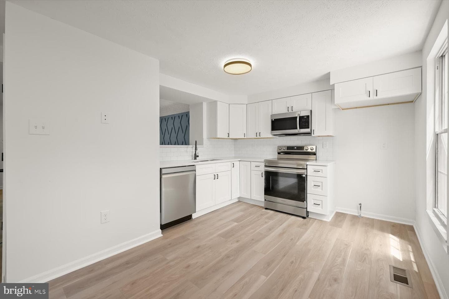 7833 Paddock Way photo 12