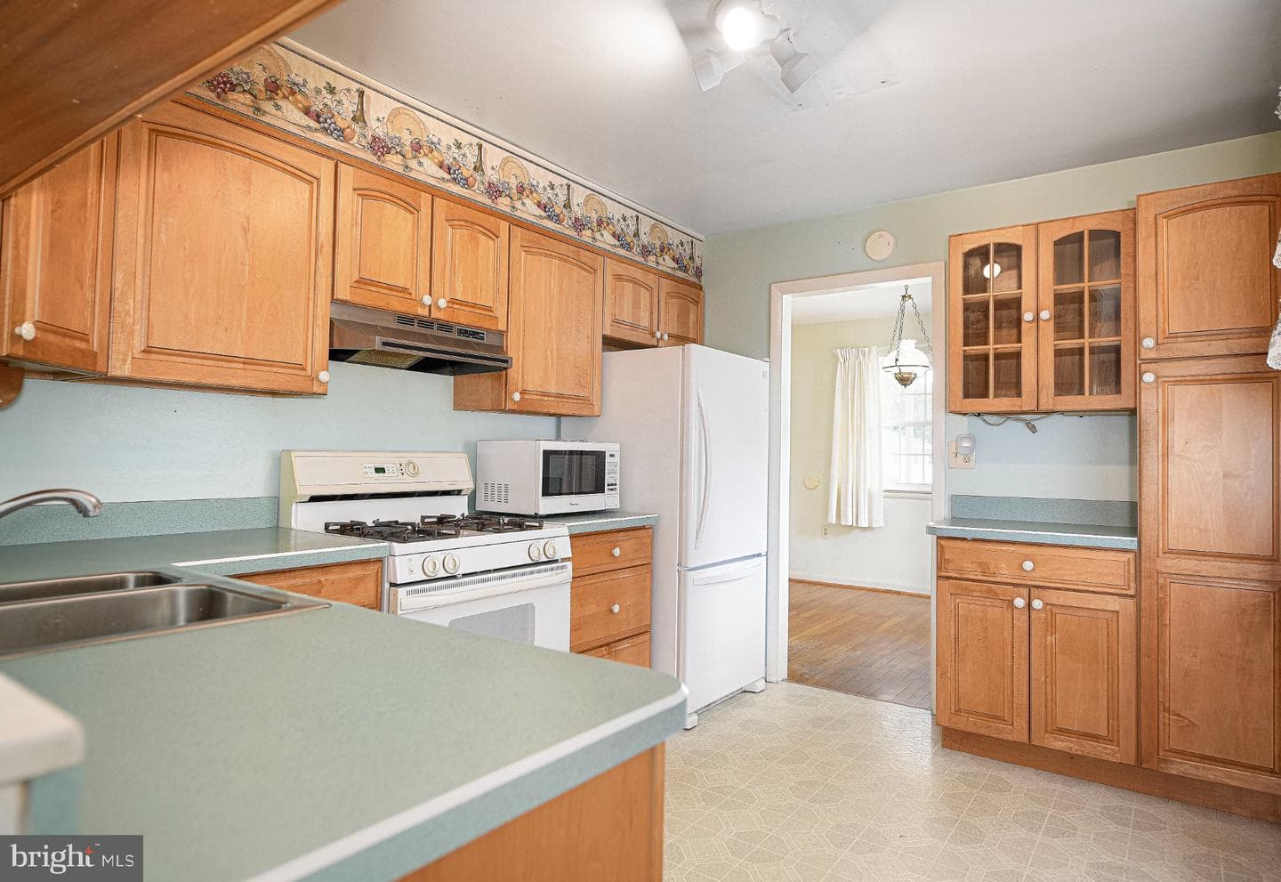 614 George Avenue photo 40
