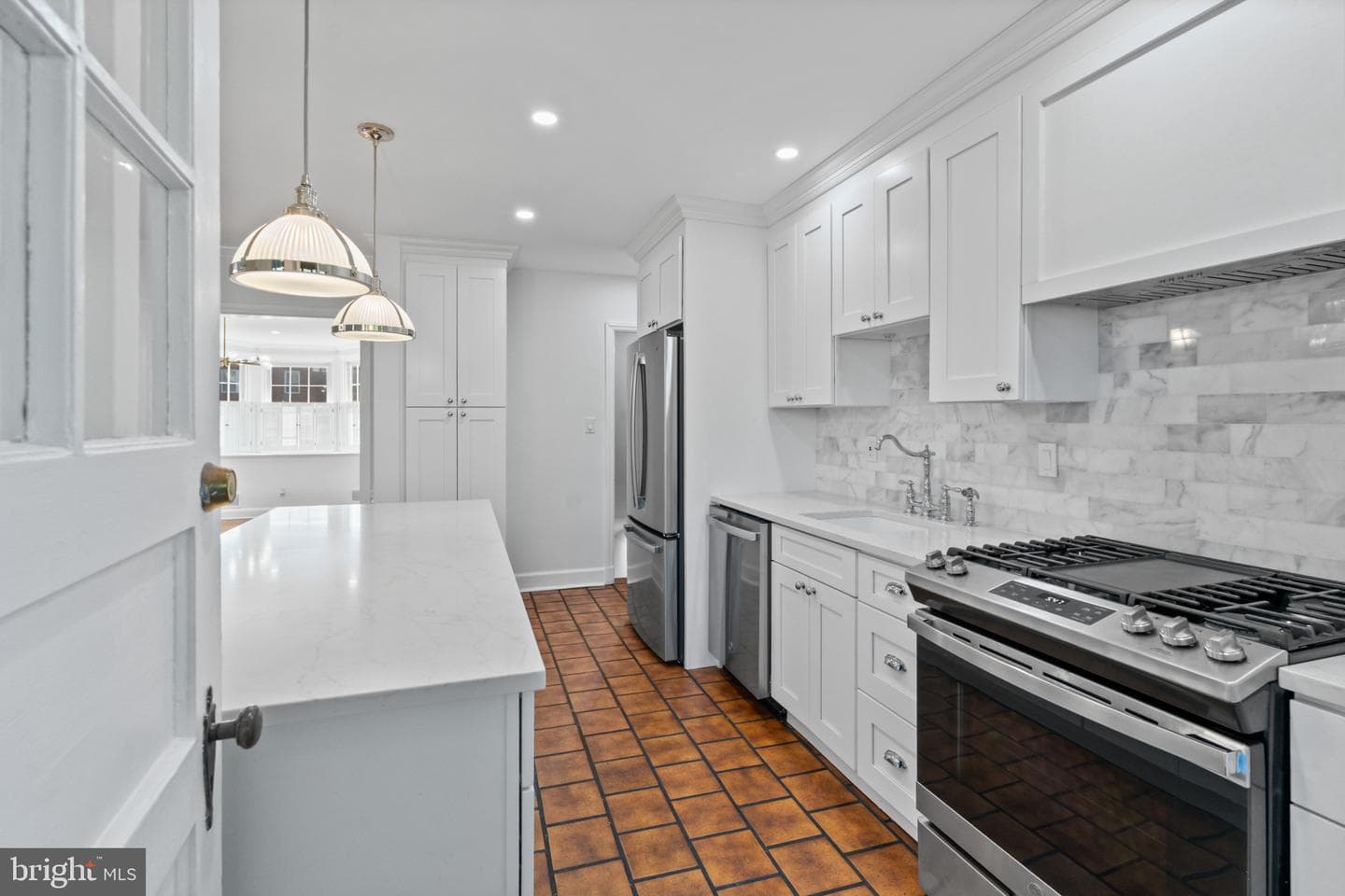 327 Stratford Road photo 10