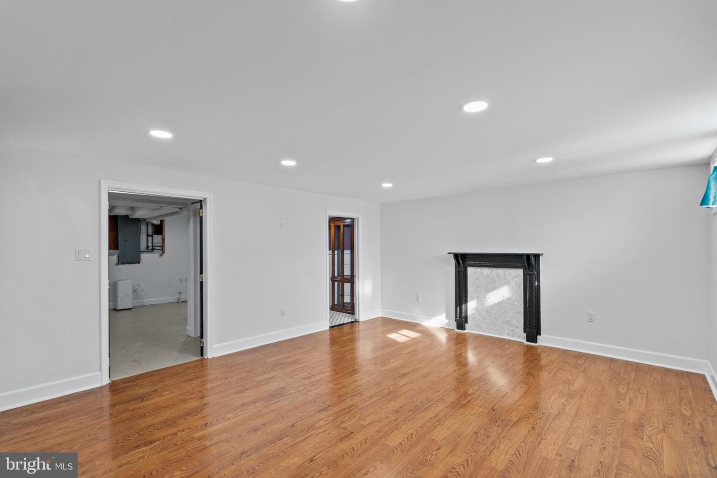 327 Stratford Road photo 13