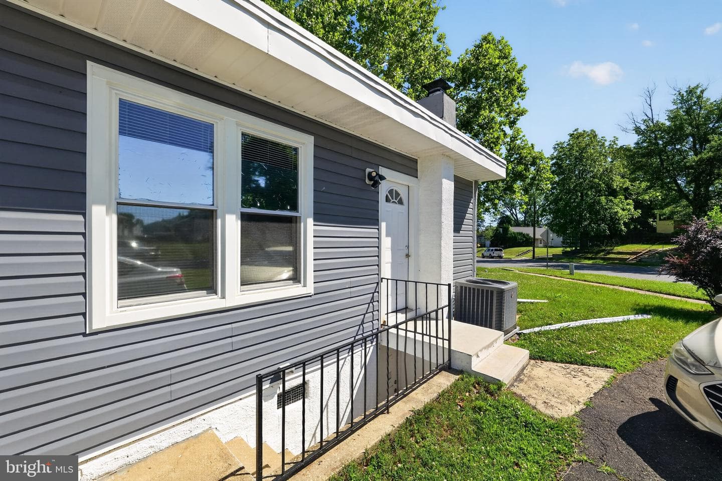 3129 Lugine Ave photo 3