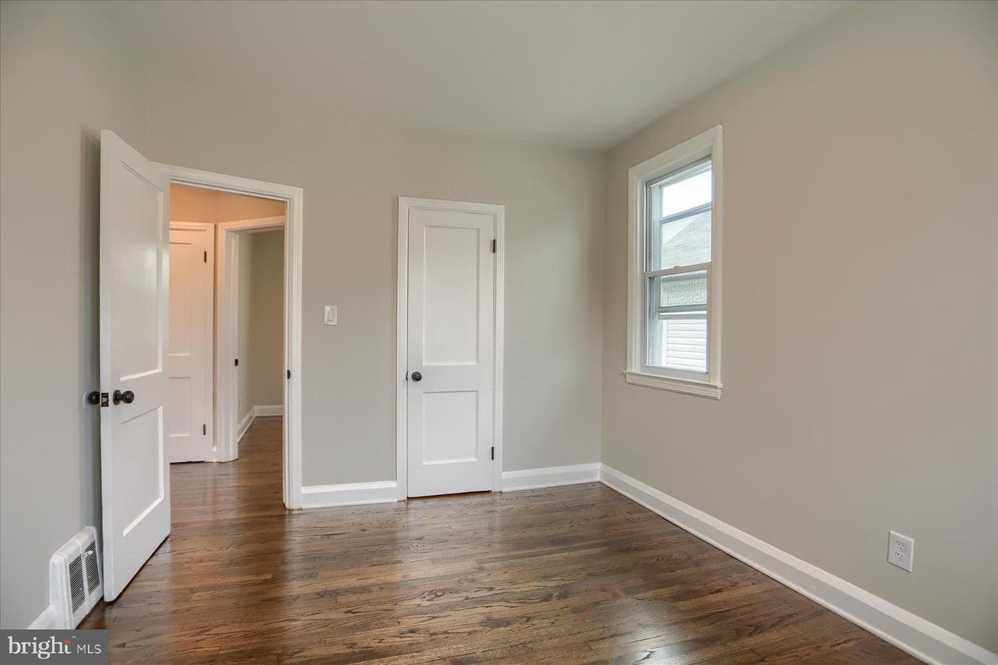 24 Lincoln Avenue photo 12