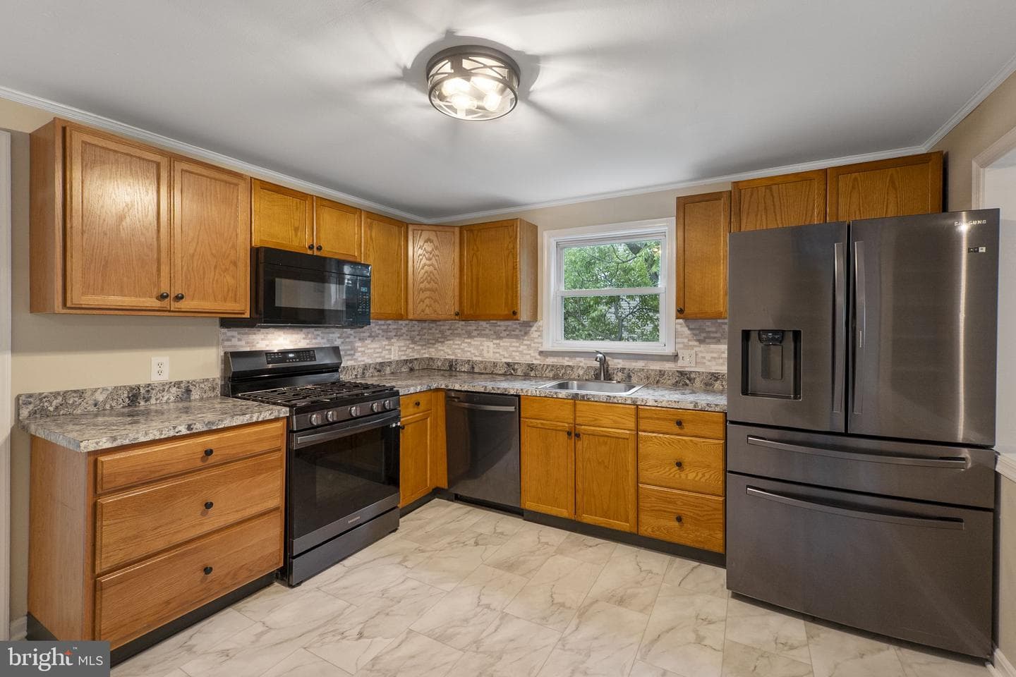 33 Bond Avenue photo 11