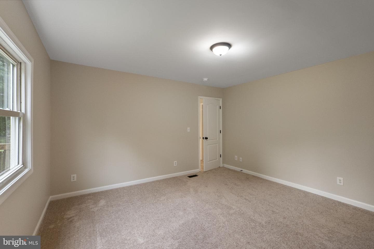 33 Bond Avenue photo 12