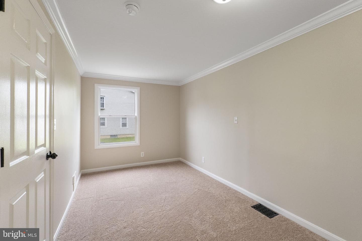 33 Bond Avenue photo 18