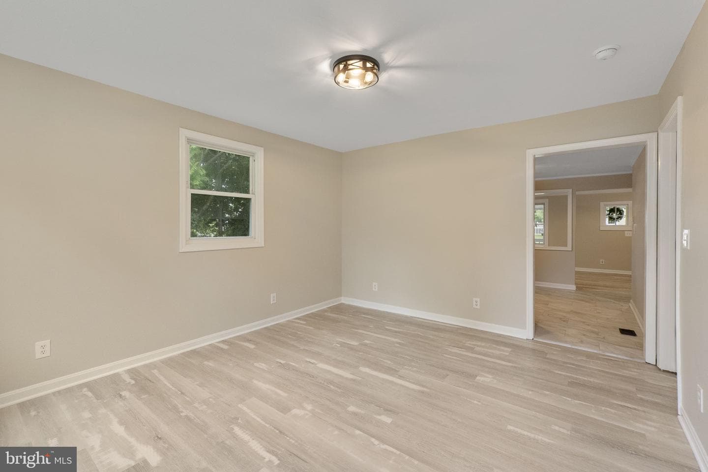 33 Bond Avenue photo 22